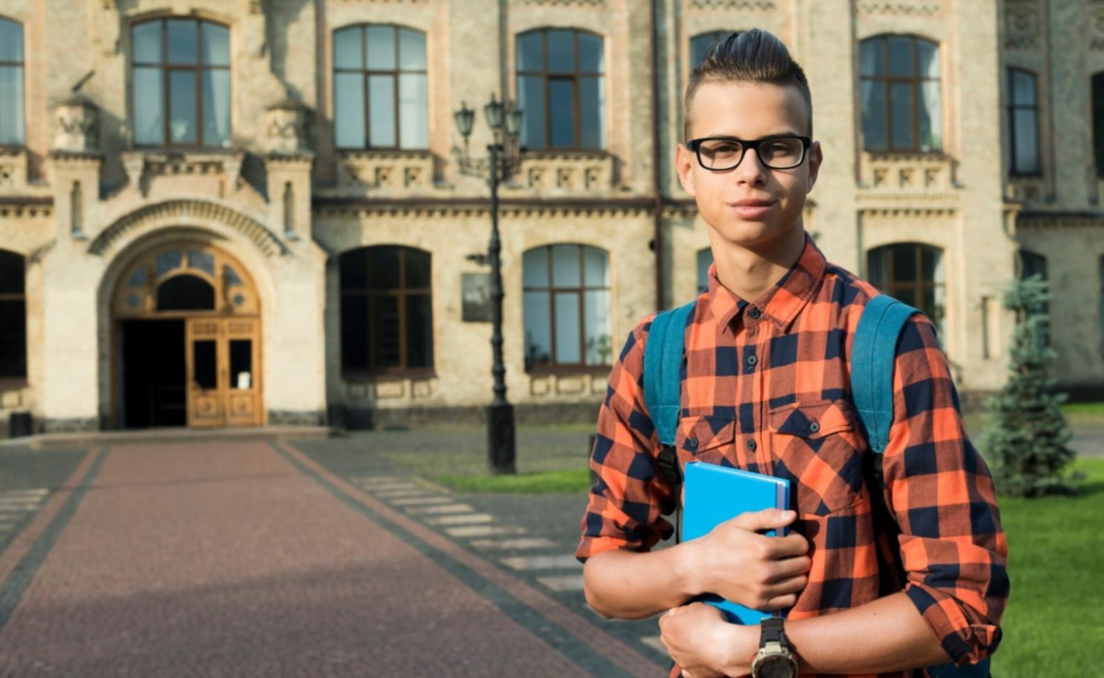 Finanzberatung und Budgetplanung in modernem Büroumfeld